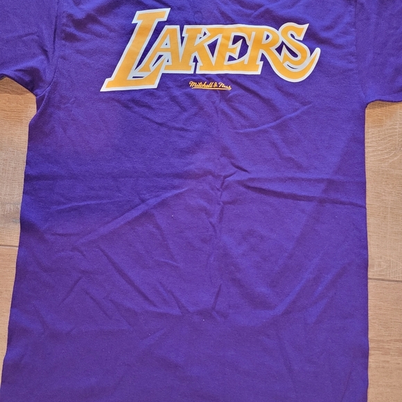 NBA Lakers Mitchell and Ness Tee - Picture 5 of 5